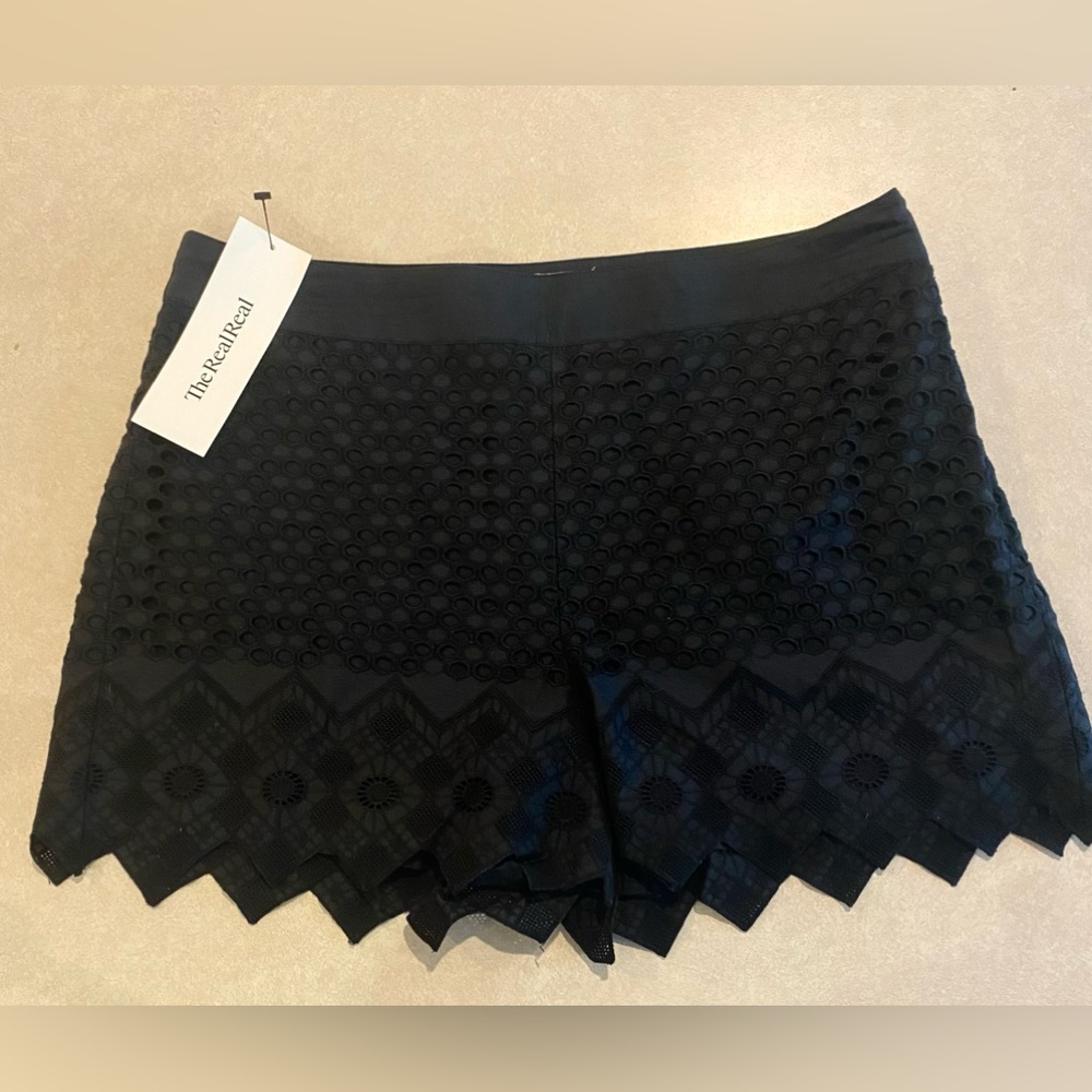 Women’s PINKO ITALY Black Eyelet Scallop Side Zip Shorts Size 8